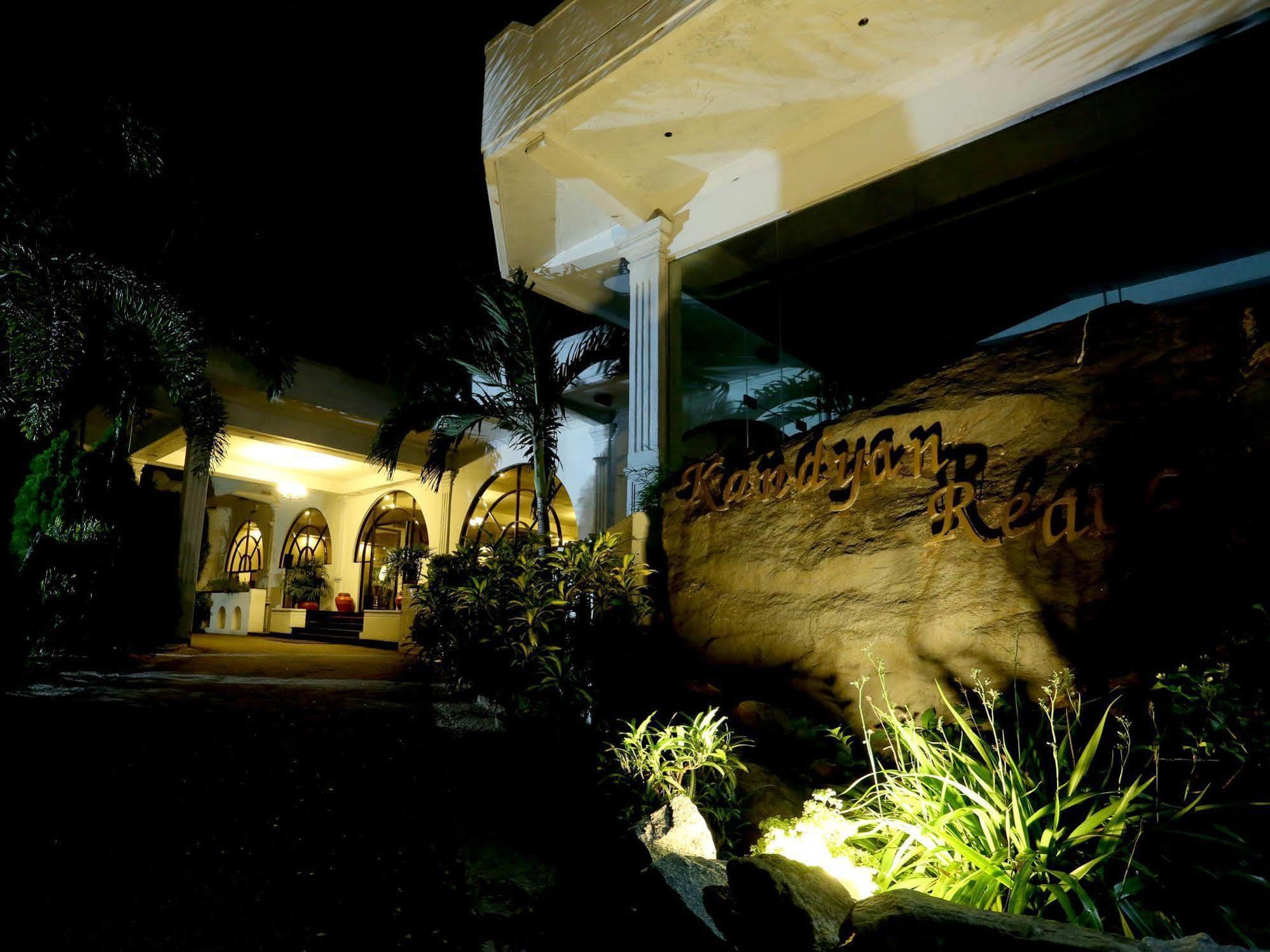 Kandyan Reach Hotel Kurunegala Buitenkant foto